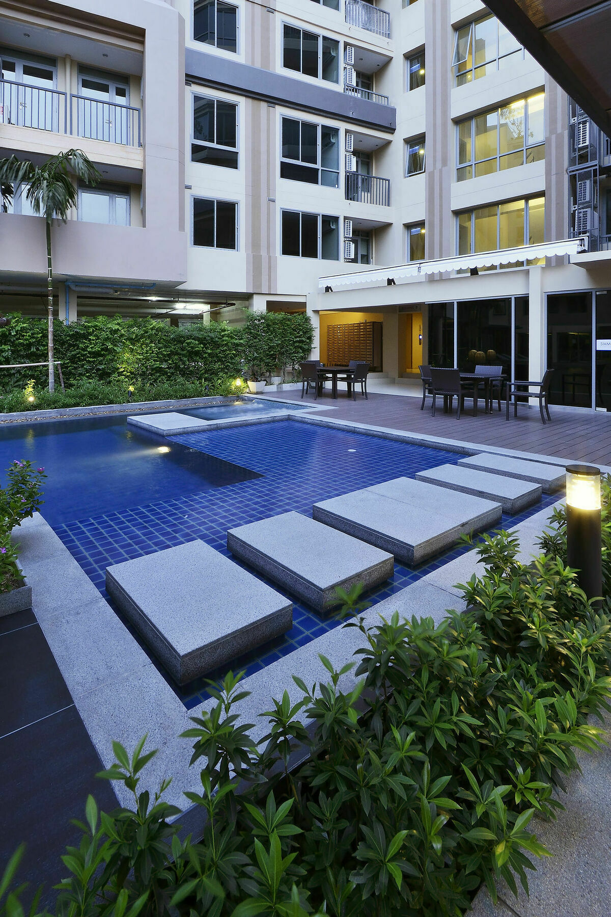 Siamese Nanglinchee Apartment Bangkok Exterior foto
